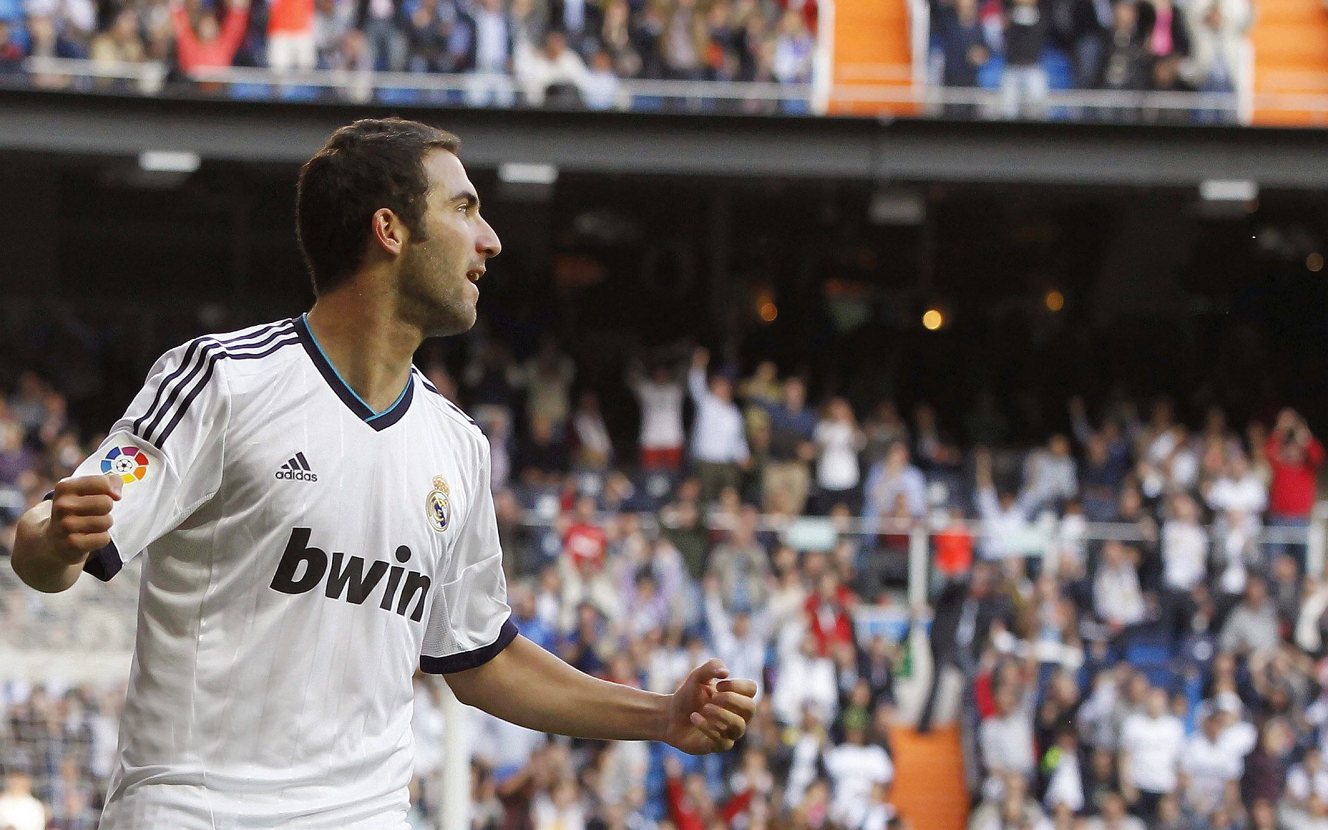 九游APP官网-英格兰骑手詹姆斯·约翰逊在巴黎奥运会盛装舞步比赛中获得第六名，创造个人最佳成绩。